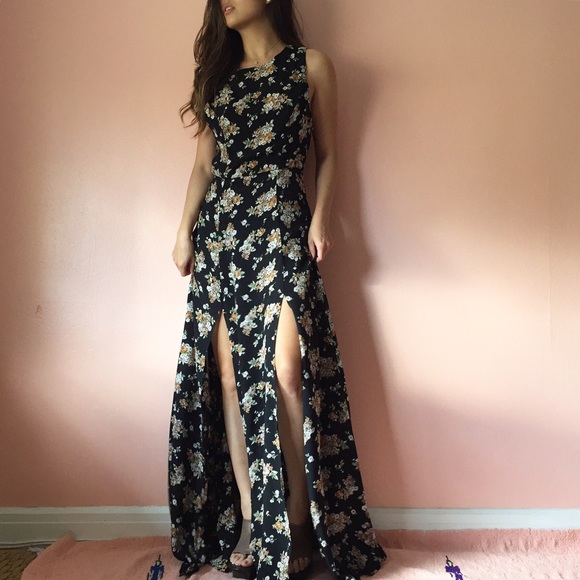 Flynn Skye Dresses & Skirts - Flynn Skye Fall Floral Double Slit Maxi Dress