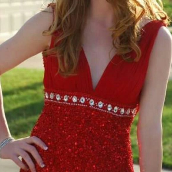 Sherri Hill red scoop back gown - Picture 3 of 3