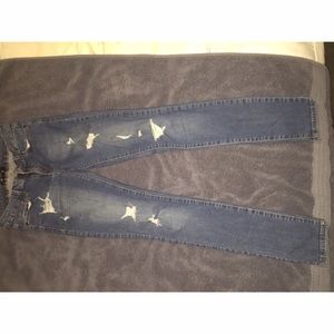 Distressed skinny jeans