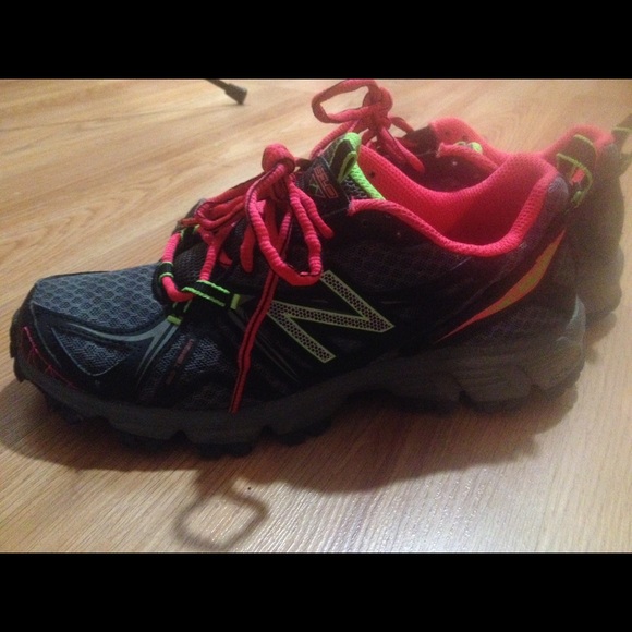 New Balance Sneakers - Picture 2 of 4