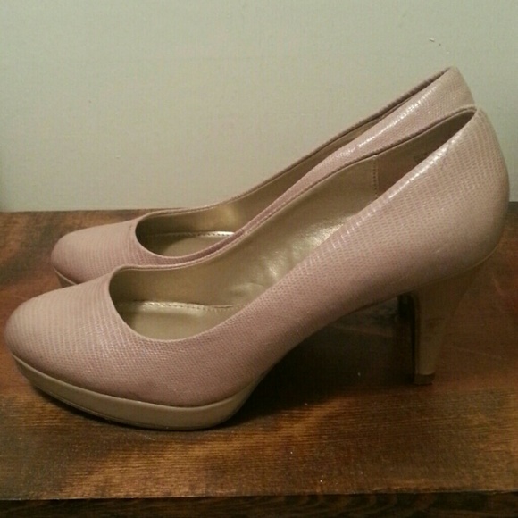 Classy Versatile Heel - Picture 2 of 3
