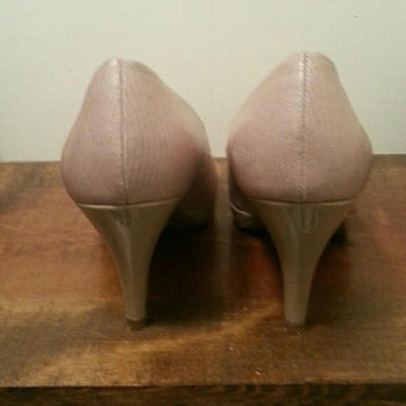 Classy Versatile Heel - Picture 3 of 3