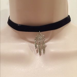 Women's choker necklace