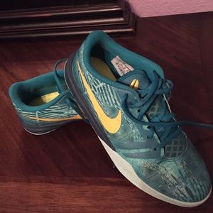 Nike Kobe Mentality Sneakers