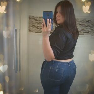 Meet your Posher, Ingris molina la caballota