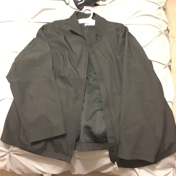 Cutter and Buck black wind breaker