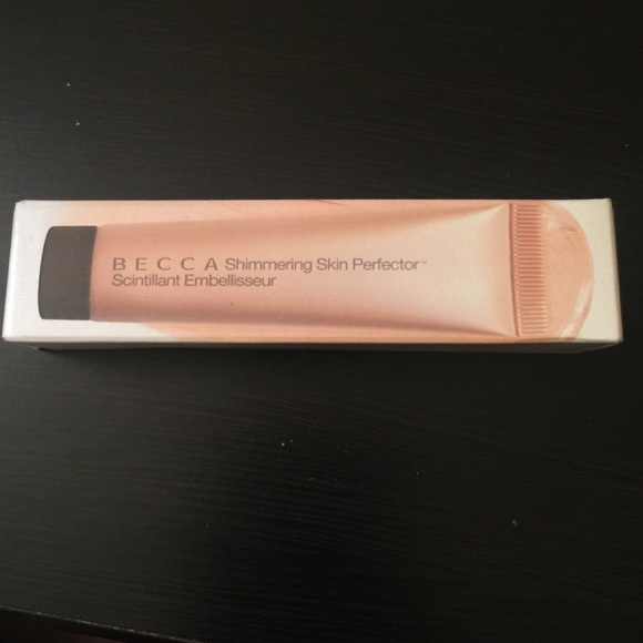 Travel size BECCA shimmering skin perfector
