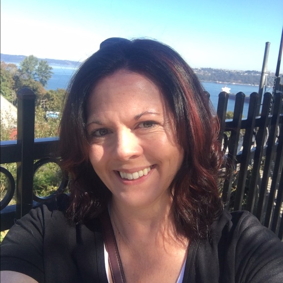 Meet your Posher, Angela