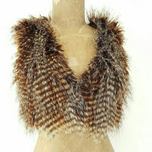 Brown and white faux fur cropped vest by Entro