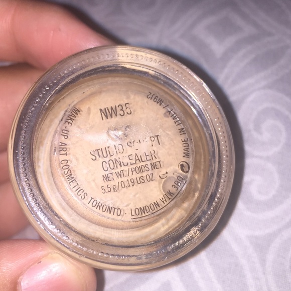 MAC Concealer - Picture 2 of 3