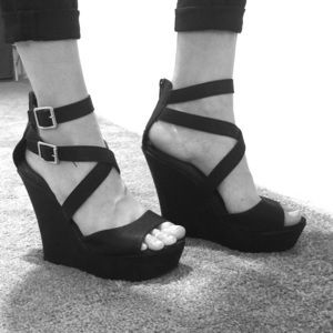 Steve Madden INSPIRED Strappy Wedges