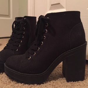Black Lace-Up Boot Pumps