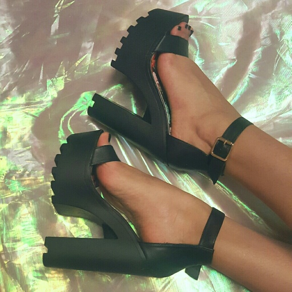 Platform sandals