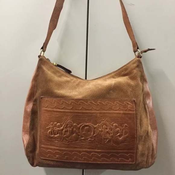 👋🏾SOLD👋🏾authentic FENDI embossed suede CROSSBODY purse - Picture 5 of 16