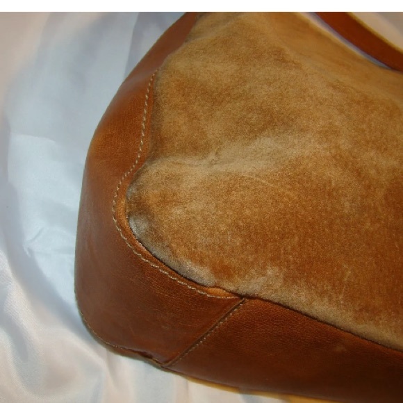 👋🏾SOLD👋🏾authentic FENDI embossed suede CROSSBODY purse - Picture 8 of 16