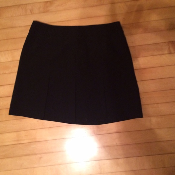 Black skirt with pleats - Picture 1 of 2