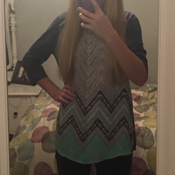 Maurice's dark blue flowy tee with buttoned back - Picture 1 of 4