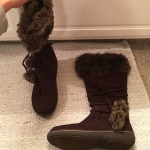 American eagle brown furry boots