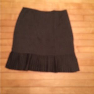 Skirt with many pleats along the bottom
