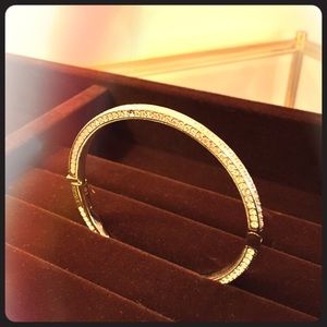Silver Tone Rhyne Stone Bangle