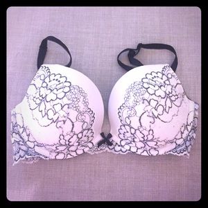 VICTORIA'S SECRET PUSH UP BRA