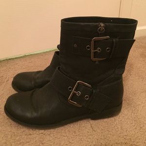 Aldo black faux leather ankle boots size 10