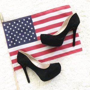 Black velvet heels with cream trim🇺🇸💕