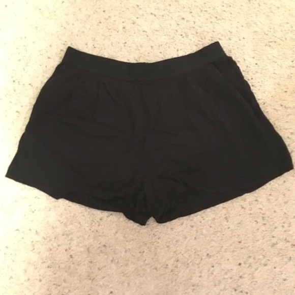 Black H&M shorts with elastic band. Size 14 - Picture 1 of 1