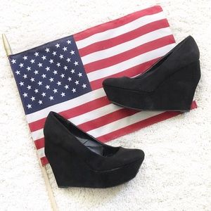 Black wedges with unique heel🇺🇸💕