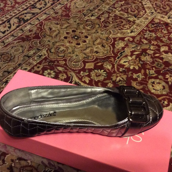 Flat shoes