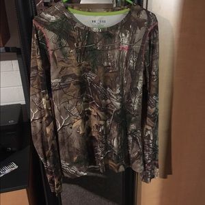 Long sleeve under armour top