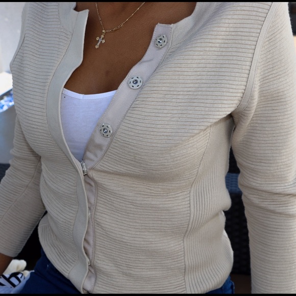 Cute round neck cardigan