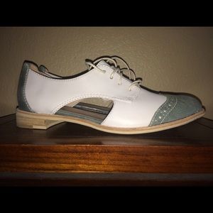 "All Black" Cut-Out Oxfords, White/Mint, Sz 39.5