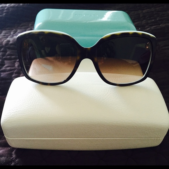 Tiffany sunglasses / box