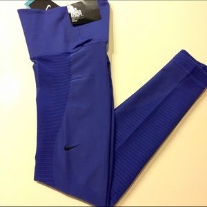 NWT Nike Zoned Sculpt Tights