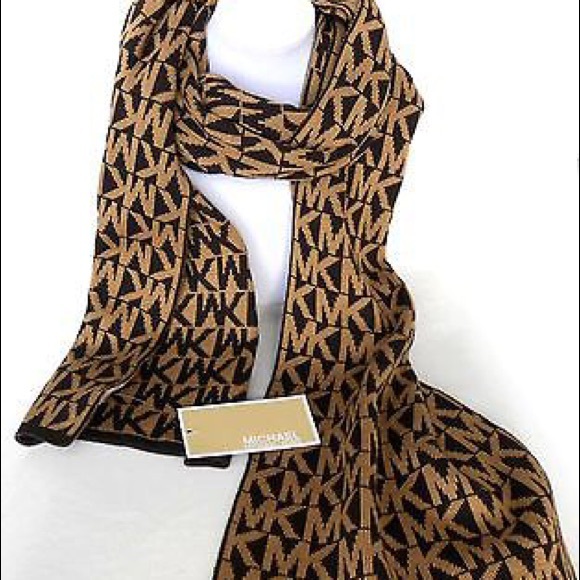 MK winter scarf