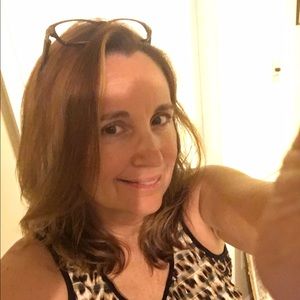 Meet your Posher, Debbie