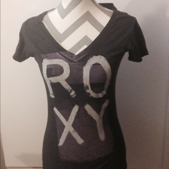 Roxy V-Neck long t-shirt! Size small!