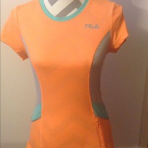 Fila workout t-shirt with pocket! Size Small!
