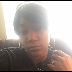 Meet your Posher, Larissa