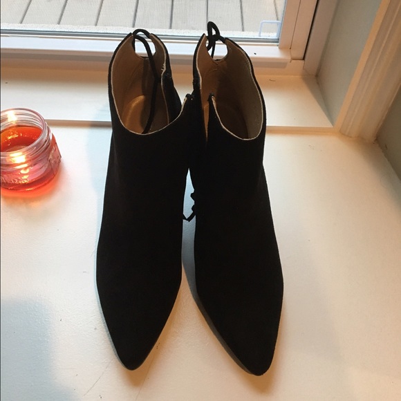 Stuart Weitzman grandoise booties