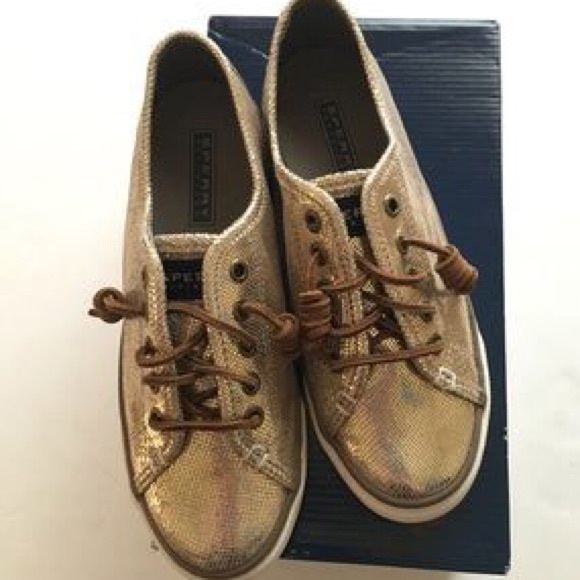 Super cute GOLD Sperrys with leather lace