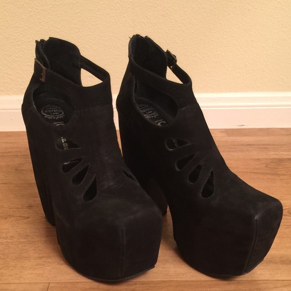 Jeffrey Campbell women's 7.5 black suede Platform