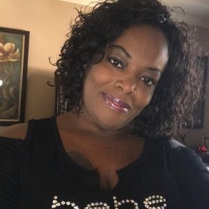 Meet your Posher, Dedora