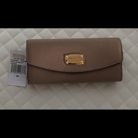 authentic Michael kors wallet new with tags
