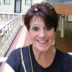 Meet your Posher, Debbie