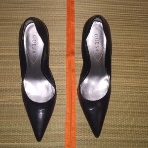 Guess classic black heel