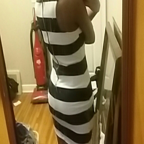 Dress - Picture 3 of 4