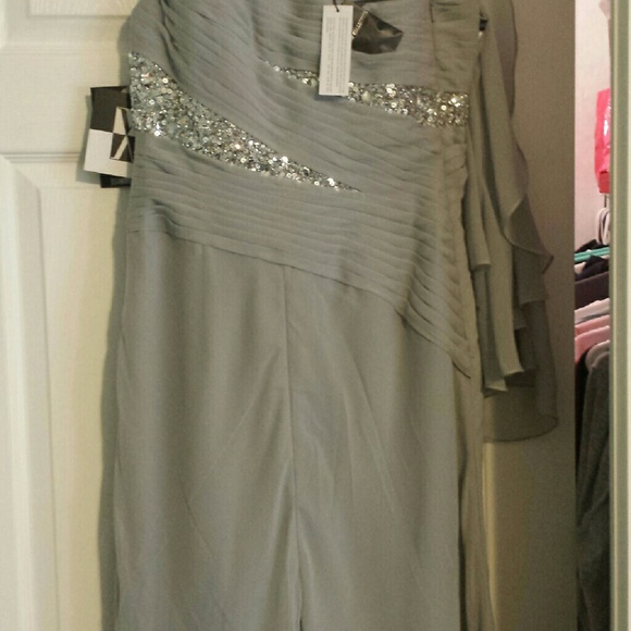 Gown - Picture 2 of 3