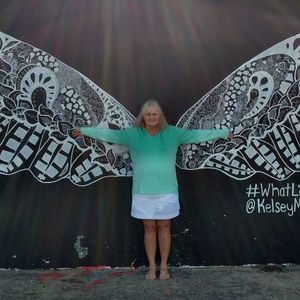 Meet your Posher, Dee dee